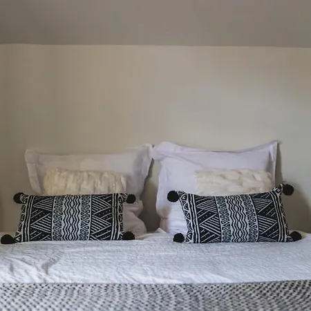 Boho Keyweek Ideally Located In דירה *